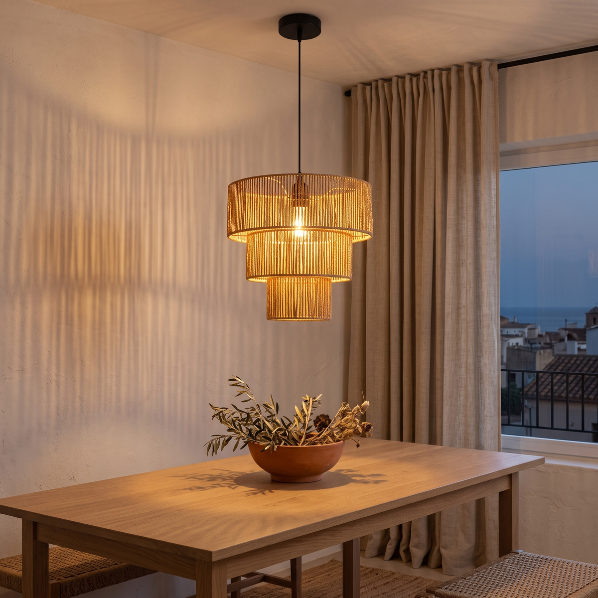 FibraLuz sobre la mesa del comedor