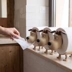 Tirando del papel de uno de los tres perritos